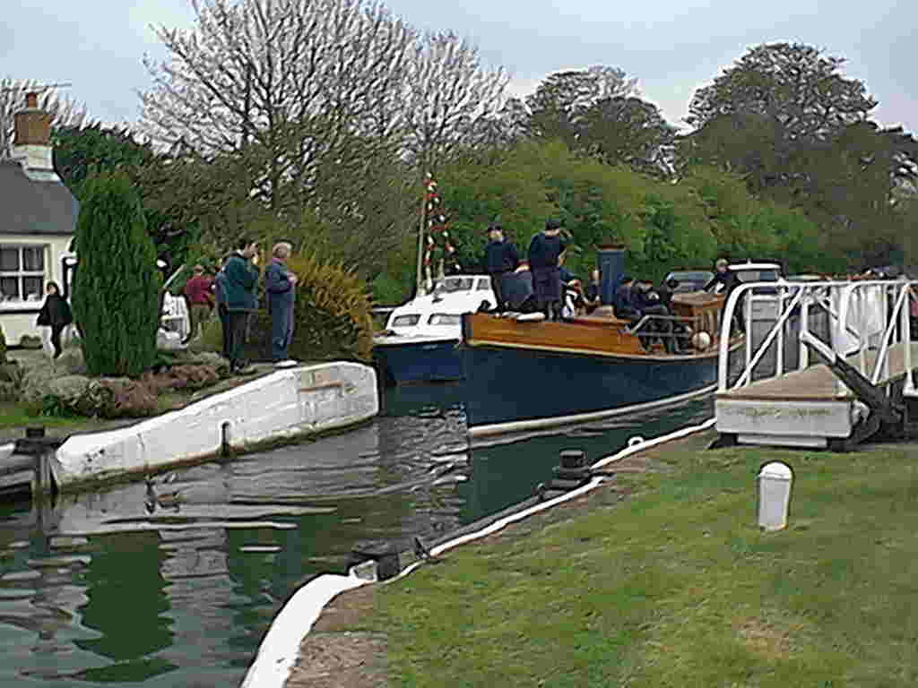 Saul swing bridge over the Stroudwater